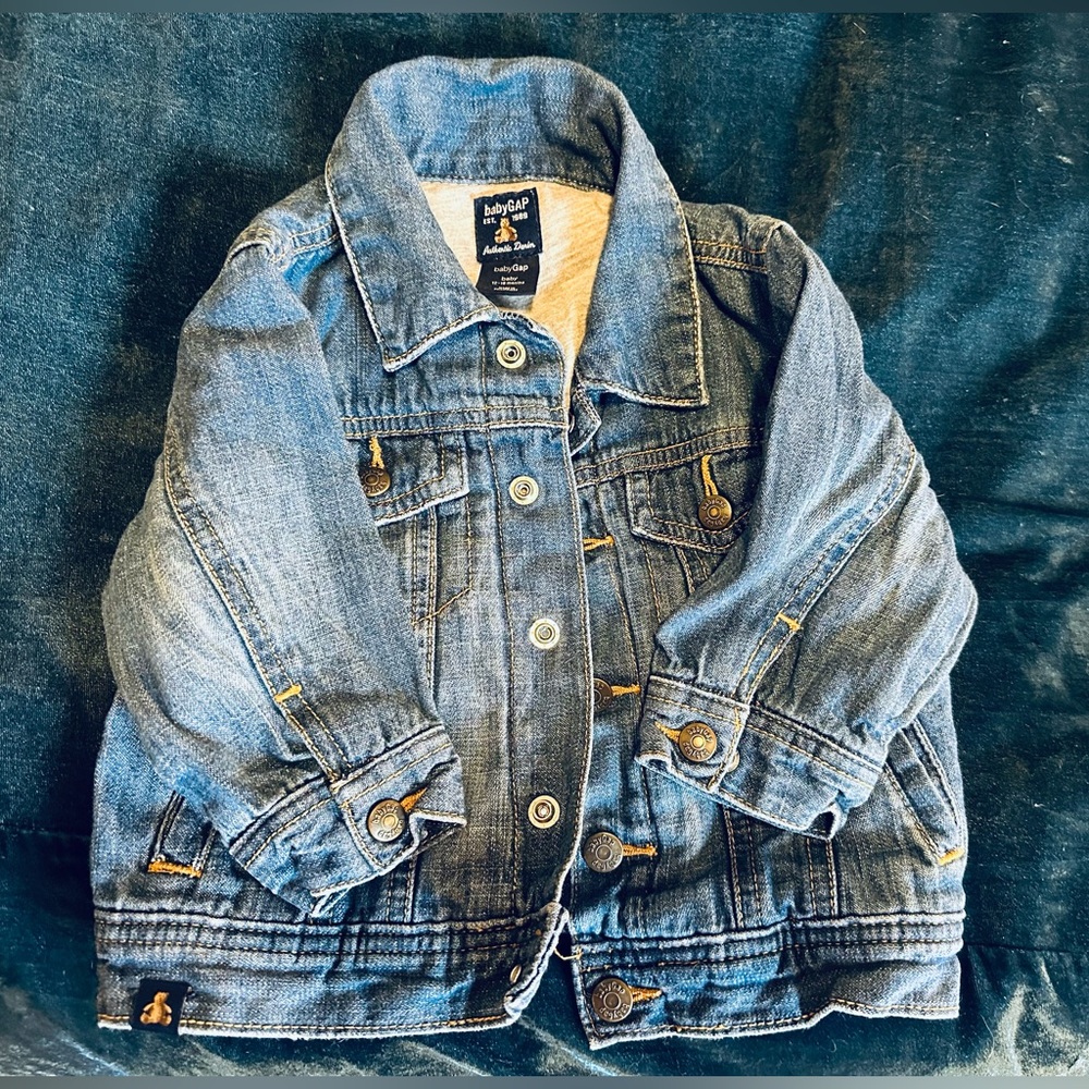 Adorable baby gap jean jacket- lined ! Size 12-18m